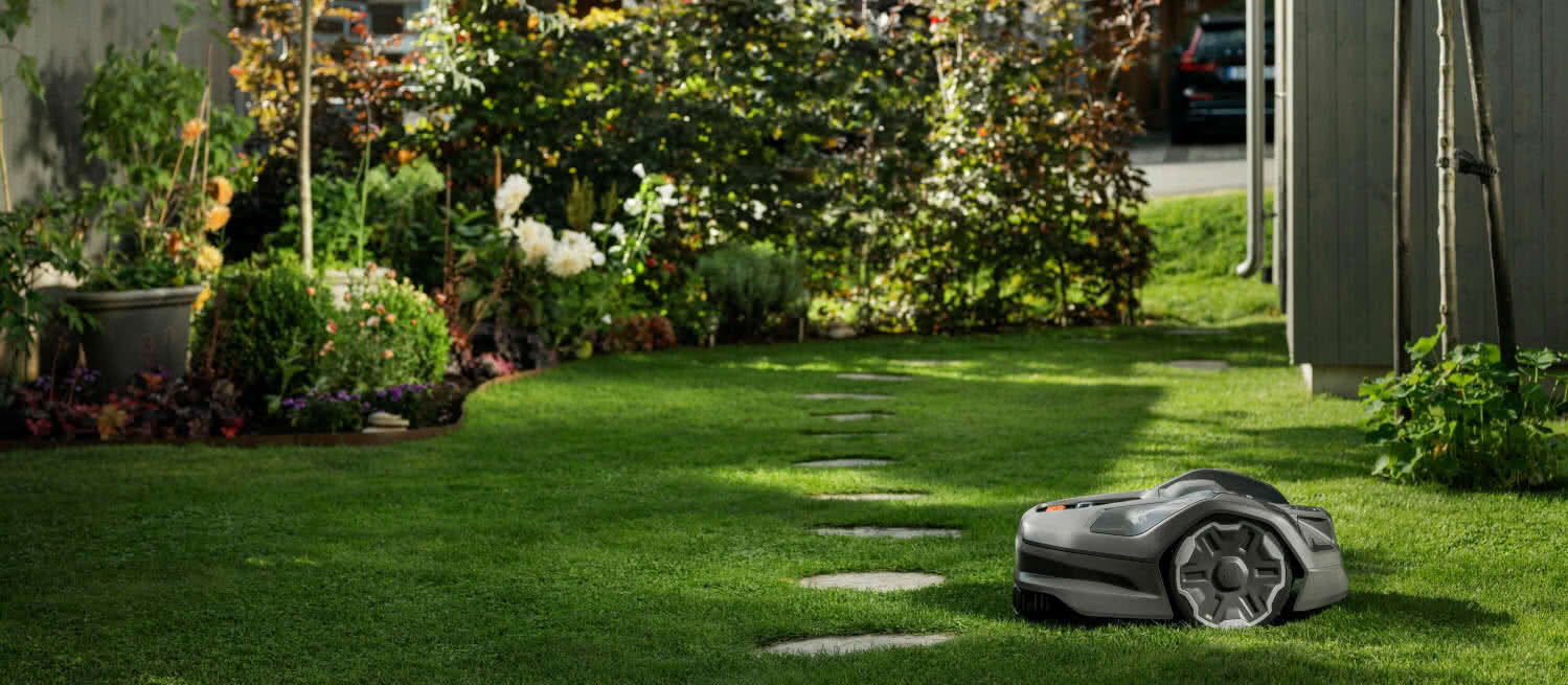 Comparativa de tipos de cortacésped para jardín en España: batería, gasolina y robot